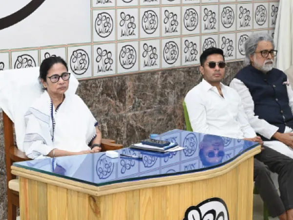 শৃঙ্খলা রক্ষায় ত্রিস্তরীয় কমিটি গড়লেন মমতা, ঘোষণা কর্মসূচির