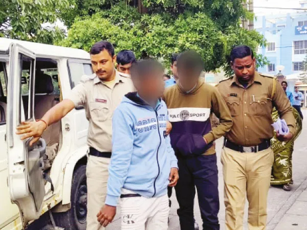 মৃতদেহ উদ্ধারের সময় ভিন্ন জুতো ছাত্রীদের পায়ে, বাড়ছে রহস্য