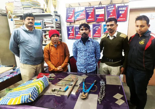 ডাকাতির উদ্দেশে জড়ো হওয়া দুই দুষ্কৃতী ধৃত পুরশুড়ায়