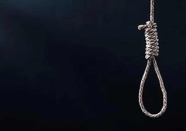 হস্টেলের ঘর থেকে ঝুলন্ত অবস্থায় উদ্ধার তৃতীয় বর্ষের ছাত্রের মৃতদেহ