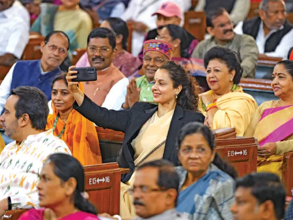 সংবিধান দিবসে সংসদের বিশেষ অনুষ্ঠানেও মোদি সরকারের বন্দনা রাষ্ট্রপতির