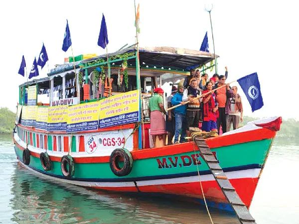 ফ্রেজারগঞ্জ থেকে ফরাক্কা, পাট্টার দাবিতে নৌ-প্রচার মৎস্যজীবীদের