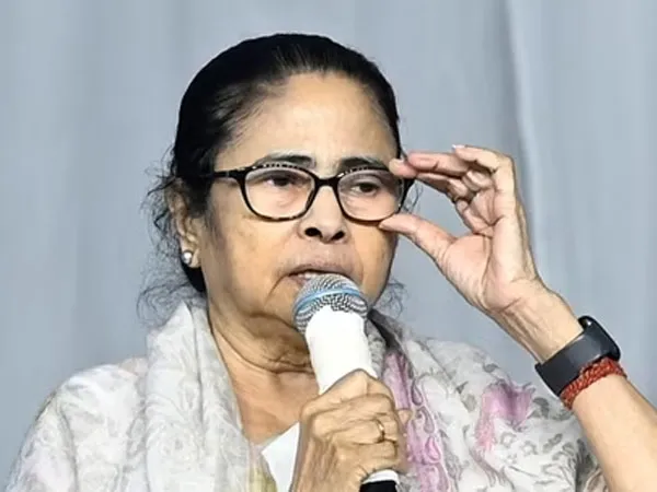 &lsquo;কল আছে, জল নেই&rsquo;, অসৎ ঠিকাদারদের বিরুদ্ধে এসটিএফ তদন্তের নির্দেশ মমতার