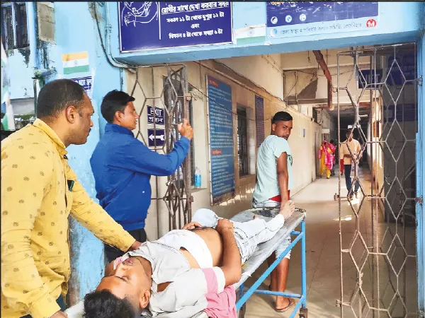 আবাসের তালিকা দেখা নিয়ে তৃণমূলের দুই গোষ্ঠীর মধ্যে মারামারি, ঝরল রক্তও