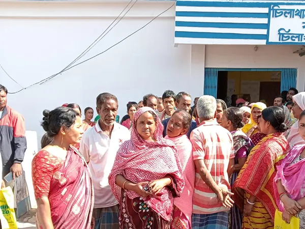 নাম নেই আবাস যোজনার তালিকায়, বিক্ষোভে গ্রামবাসীরা