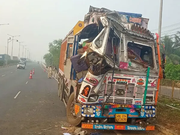 হাওড়ায় পৃথক পথ দুর্ঘটনায় ৩ জনের মৃত্যু