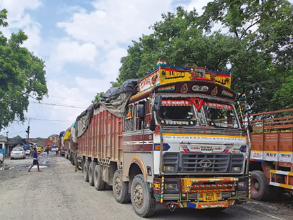বাংলাদেশে যাবে শুধু ভিনরাজ্যের সব্জি,&nbsp;শর্তসাপেক্ষে ওপারে আলু, পেঁয়াজ রপ্তানি