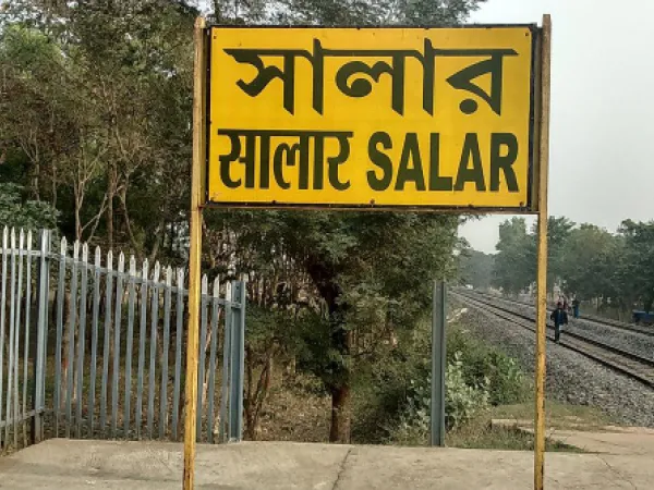 সন্ধ্যার পর যাতায়াতে সমস্যা, কান্দি-সালার নাইট সার্ভিস বাসের দাবিতে সরব যাত্রীরা