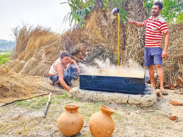 জেলায় নবান্নের মাসে উৎসবের প্রস্তুতি শুরু,&nbsp;চলছে খেজুর গুড় ও পাটালি তৈরির কাজ
