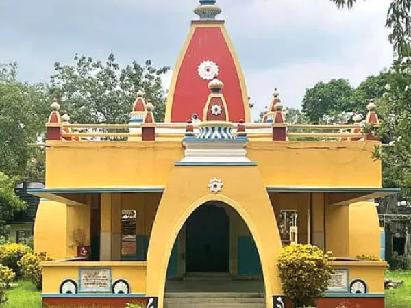 দীর্ঘদিন ধরে বিদ্যুৎবিচ্ছিন্ন অবস্থায় পড়ে বাটার শিব মন্দির, ক্ষুব্ধ এলাকাবাসীরা