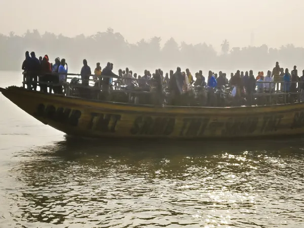 নবদ্বীপে ঘন কুয়াশায় দুর্ঘটনার শঙ্কায় বন্ধ থাকে নৌকা চলাচল,&nbsp;ফগ লাইটের দাবি যাত্রীদের