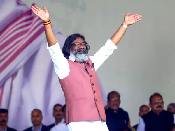 চতুর্থবার মুখ্যমন্ত্রী পদে শপথ হেমন্তর,&nbsp;হাজির মমতা, খাড়্গে, রাহুল, অখিলেশ, কেজরিওয়াল