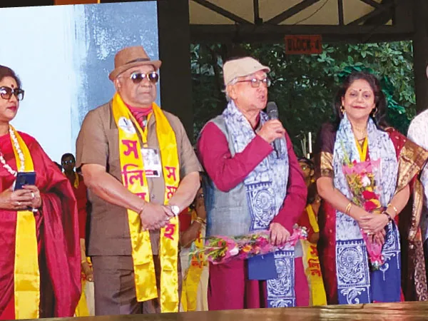 পৃথিবী তোমারে যে চায়