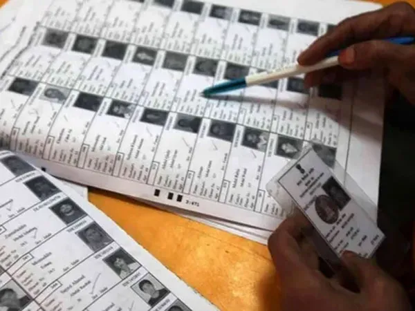 ভোটার লিস্টে নাম তোলার কাজে টালবাহানা, উষ্মাপ্রকাশ কমিশনের