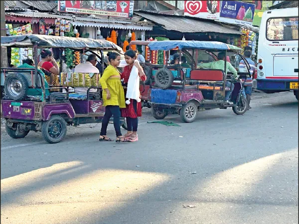 টোটোচালকদের নম্বরপ্লেট নিতে অনীহা