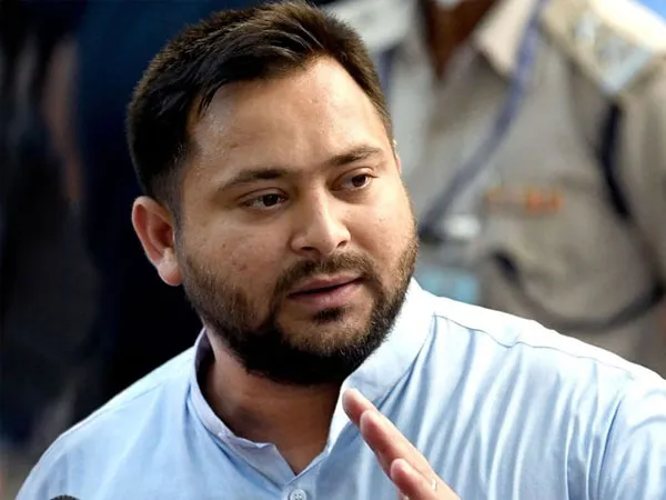 পাকিস্তান সফর করা উচিত ভারতীয় টিমের, তেজস্বীর মন্তব্যে বিতর্ক তুঙ্গে