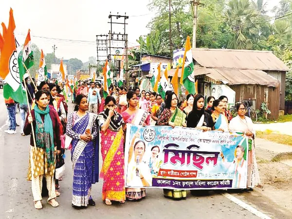 পূর্ব বর্ধমানে মহিলা তৃণমূলের মিছিল