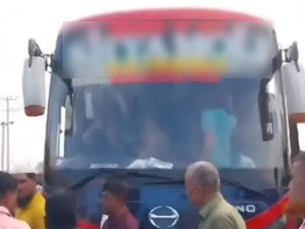বাংলাদেশে আগরতলা-কলকাতা রুটের বাসে হামলা, খুনের হুমকি