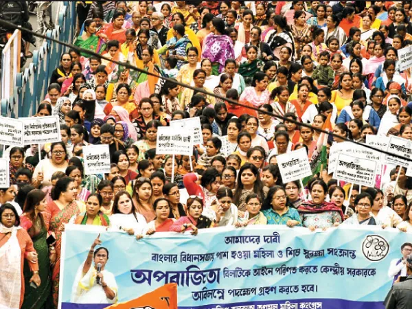 অপরাজিতা বিল নিয়ে কেন্দ্রের উপর চাপ বাড়াল তৃণমূল মহিলা কংগ্রেস
&nbsp;