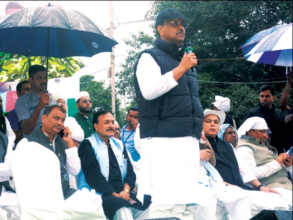 ওয়াকফ সংশোধনী বিল বাতিল না হওয়া পর্যন্ত লড়াই চালাবে তৃণমূল,&nbsp;হুঙ্কার কল্যাণ-ফিরহাদের
&nbsp;