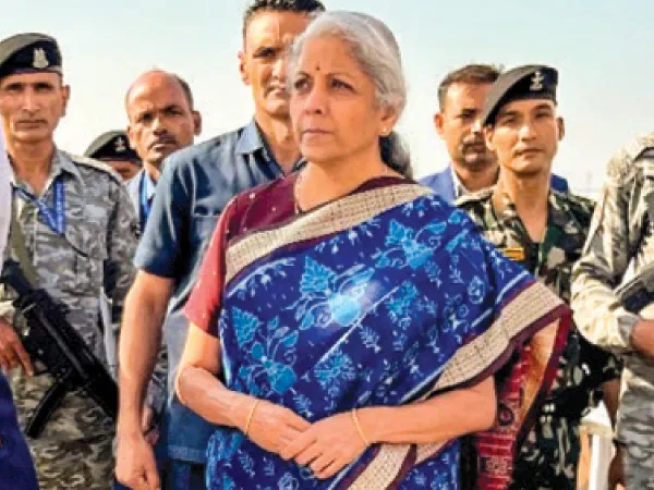 বাংলার গ্রামীণ অর্থনীতির প্রশস্তি স্বয়ং নির্মলার,&nbsp;আরও ঋণ দেওয়ার প্রতিশ্রুতি, বকেয়া মেটানো নিয়ে নীরবই