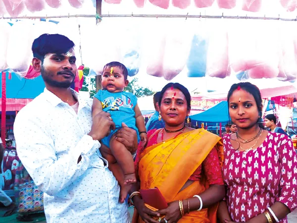 লক্ষ্মীর ভাণ্ডারের টাকা তুলে রাসমেলায় আলোমতি, স্নেহলতারা