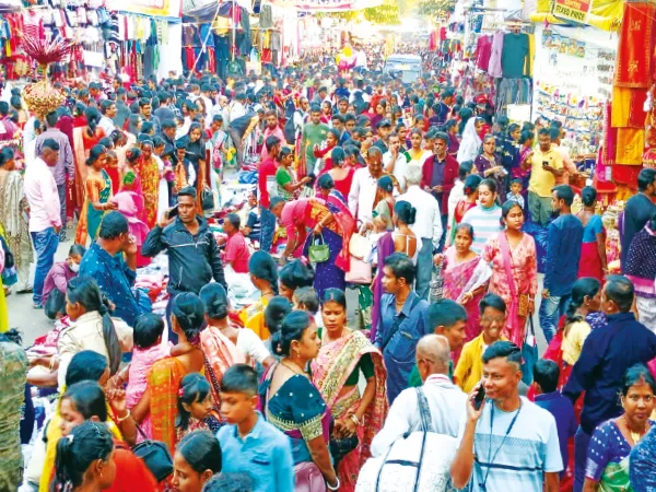আগামীর অপেক্ষা নিয়ে রাসমেলার যবনিকা, জনসমুদ্র রাজার শহরে