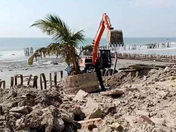 মজা খাল ও অনুর্বর জমির মাটি দিয়েই&nbsp; সাগরের তট পুনরুদ্ধার করবে সেচদপ্তর