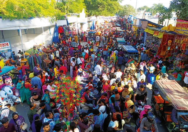 রবিবারে জমজমাট ভাঙা রাসমেলাও