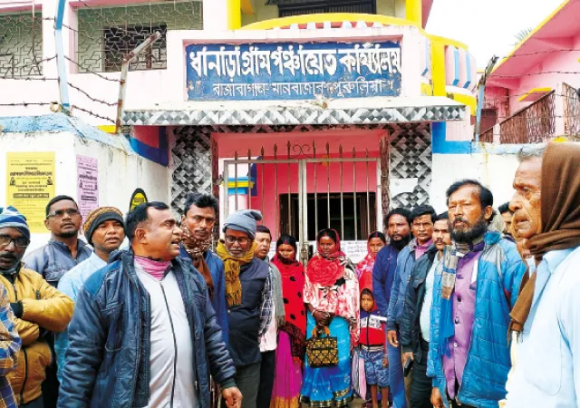 আবাসে যোগ্যদের নাম বাতিল সিপিএম পঞ্চায়েতে তালা, বিক্ষোভ