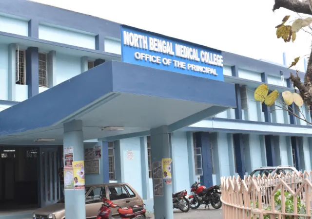 কড়া নিরাপত্তা ও লাইভ স্ট্রিমিংয়ের মধ্যে দিয়ে শুরু স্নাতকোত্তর পরীক্ষা