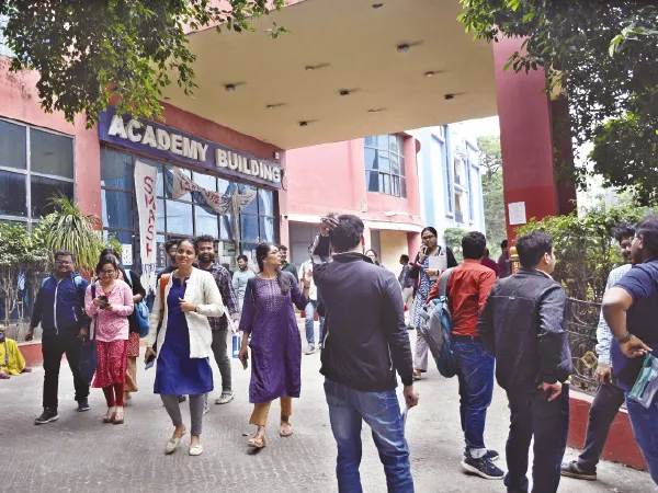 কথা রাখল স্বাস্থ্য বিশ্ববিদ্যালয়&nbsp; এই প্রথম পরীক্ষার লাইভ স্ট্রিমিং!