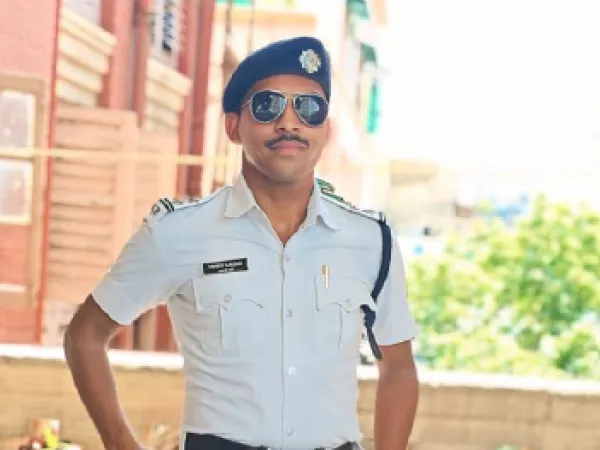 &lsquo;রিকশওয়ালার ছেলে&rsquo;, গর্বিত সার্জেন্ট সঞ্জয়