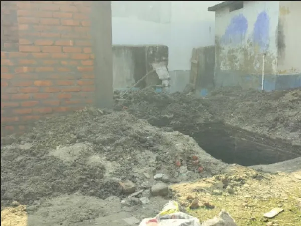 তপনের বাসুরিয়ায় প্রাথমিকে শৌচালয়ের ট্যাঙ্ক ঘিরে বিতর্ক