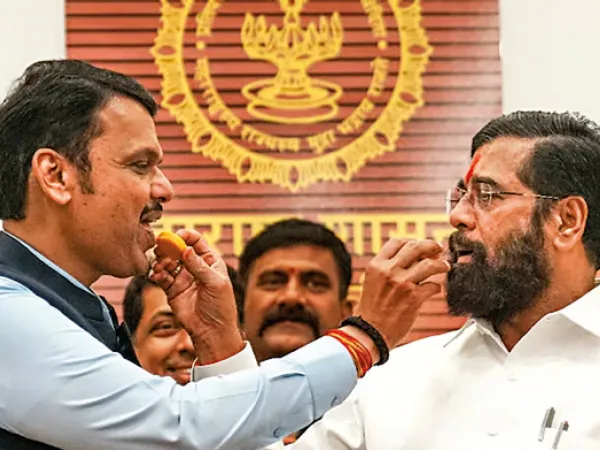 উপ মুখ্যমন্ত্রিত্বে রাজি &lsquo;হতাশ&rsquo; সিন্ধে, মুখ্যমন্ত্রীর কুর্সি নিশ্চিত ফড়নবিশের