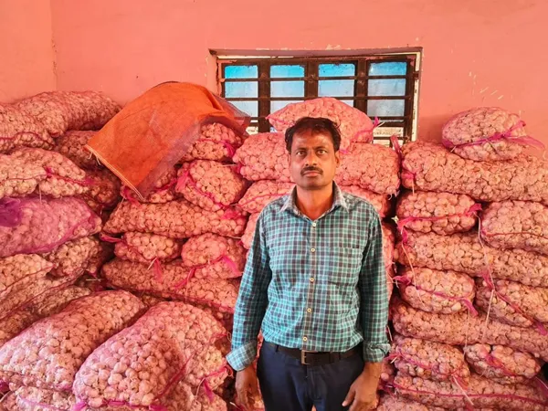 হাওড়ায় উদ্ধার ২৫৪ বস্তা নিষিদ্ধ চীনা রসুন, গ্রেপ্তার ১