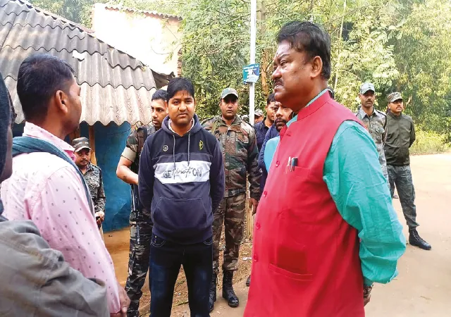 গ্রামবাসীদের সহযোগিতা চাইলেন কৃষি বিপণনমন্ত্রী