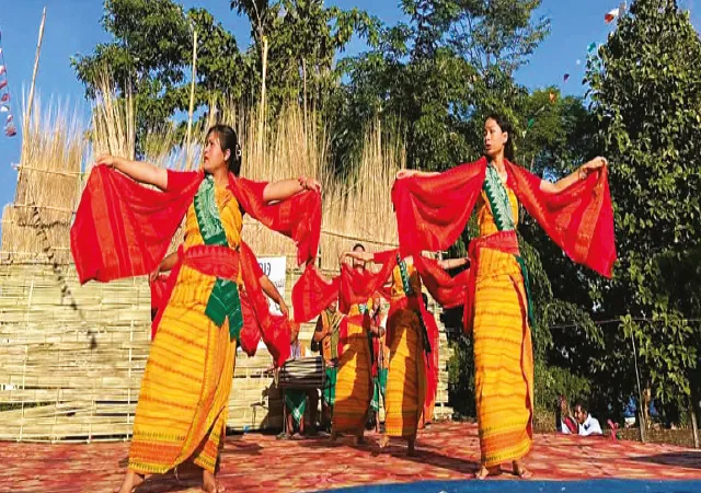যোগ দিচ্ছেন অসম, নেপাল, ভুটানের শিল্পীরা বছর শেষে ডুয়ার্সে মিলবে বিদেশি খাওয়াদাওয়া ও সংস্কৃতির স্বাদ
