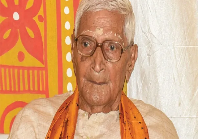 প্রয়াত বিশিষ্ট অধ্যাপক সুনীতিকুমার পাঠক, শোকের ছায়া বিশ্বভারতীতে