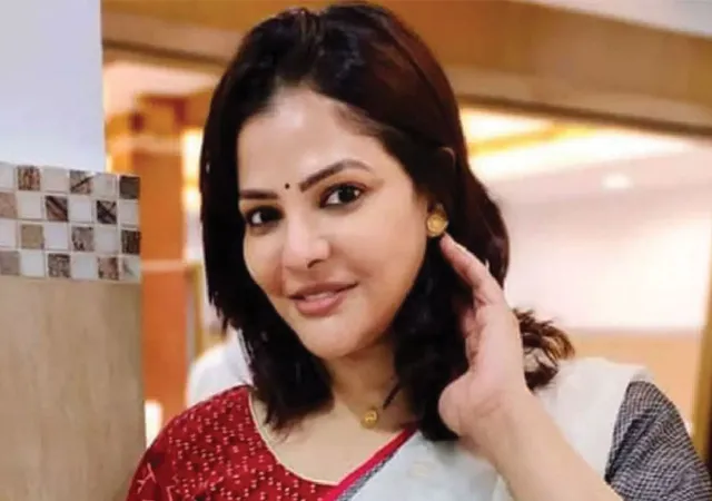 পেটে যন্ত্রণা নিয়ে বাইপাসের ধারে একটি হাসপাতালে ভর্তি অর্পিতা