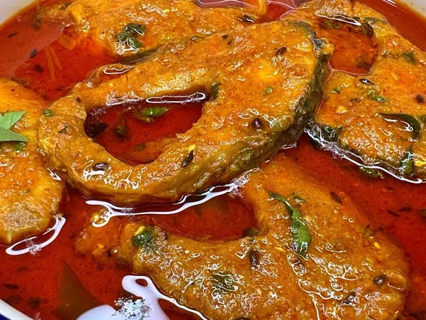বিয়েবাড়ির মেনুতে মাছ, দু&rsquo;পক্ষের মধ্যে হাতাহাতি, পালাল বর