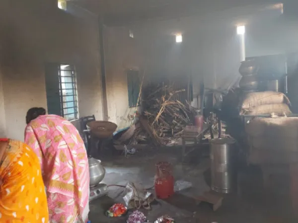 ঘর নেই, ক্লাসরুমেই চলছে রান্না, এক জায়গায় প্রথম ও প্রি প্রাইমারির ক্লাস