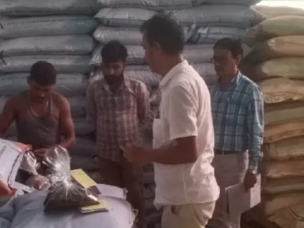 মিশ্র সার কিনতে দিতে হচ্ছে অতিরিক্ত ২৫০-৩০০ টাকা,&nbsp;ঘন ঘন কৃষিদপ্তরের অভিযানের দাবি কৃষকদের