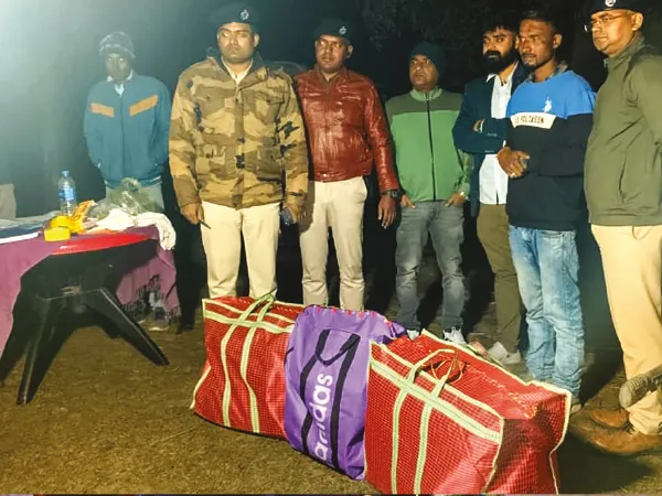 গাড়ি ঘুরিয়েও রক্ষা হল না, ৫৩ কেজি গাঁজা সহ ধৃত এক