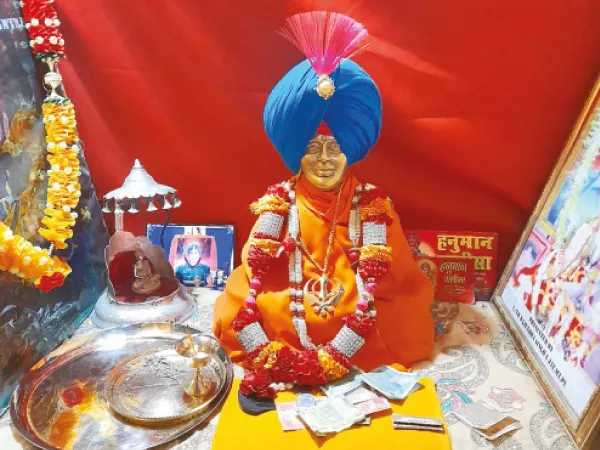 বরফঘেরা বাবামন্দির