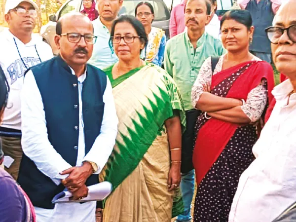 মোহনপুরে &lsquo;জলস্বপ্ন&rsquo; প্রকল্পের অগ্রগতি দেখল জেলাপরিষদের প্রতিনিধিদল