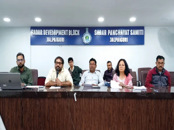 নদী, জঙ্গল পেরিয়ে পরীক্ষাকেন্দ্রে, পড়ুয়াদের তালিকা চাইলেন বিডিও