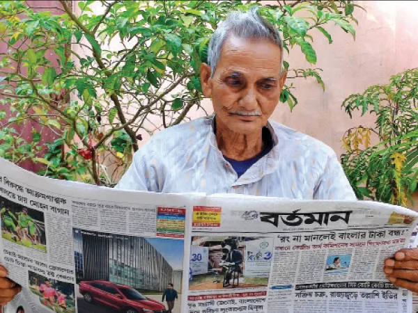 &lsquo;বর্তমান&rsquo;-এর জন্মলগ্ন থেকে বাড়ি বাড়ি কাগজ দিচ্ছেন কোচবিহারের লালুচন্দ্র