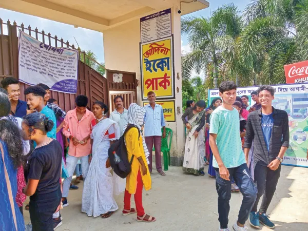 বড়দিন ও নতুন বছরের আগে সাজছে আদিনা ইকো পার্ক