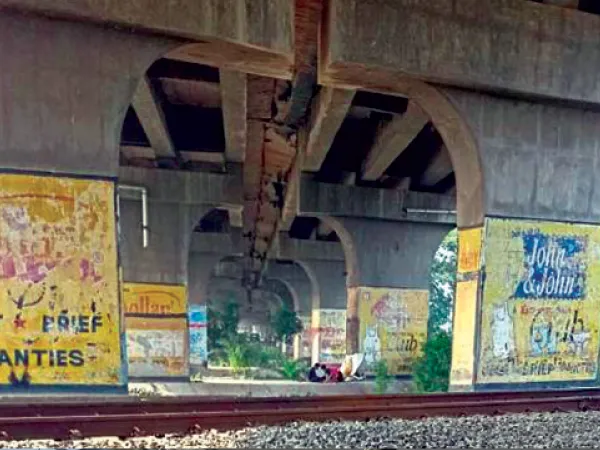 কামারহাটি-বরানগরের নো ম্যানস ল্যান্ডে জুয়ার আসর
